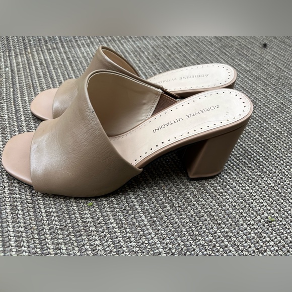 Adrienne Vittadini sandals color cognac size 71/2” 3”heel - Picture 2 of 4